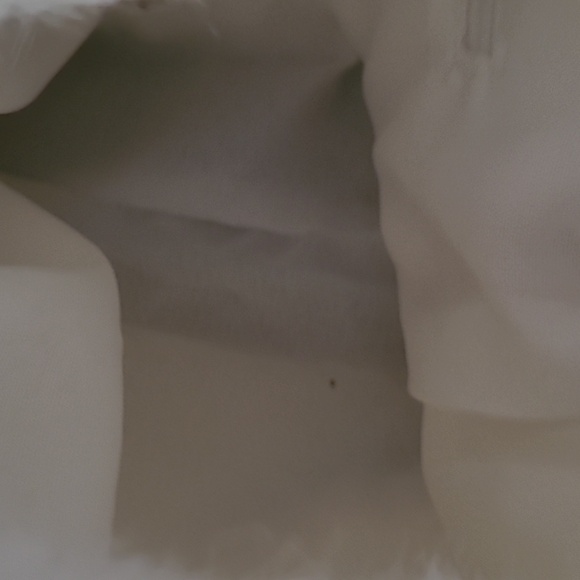 Super cute white furry bag with black handles - Picture 4 of 4